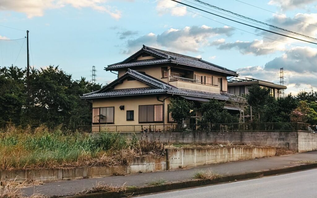 放置空き家が「特定空家」に指定されるとどうなる?大阪の所有者が知るべきリスク