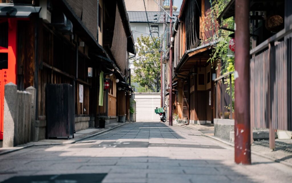 空き家・ボロ戸建投資を始める前に読んでほしい本4選|大阪の不動産会社が厳選するリアルに役立った書籍