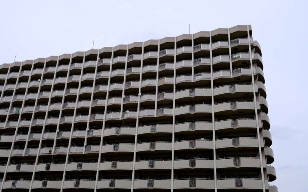 ワンルームマンション投資「管理費・修繕積立金」が毎年上がり続ける現実|30年間のキャッシュフロー試算で見える落とし穴を大阪の不動産会社が解説