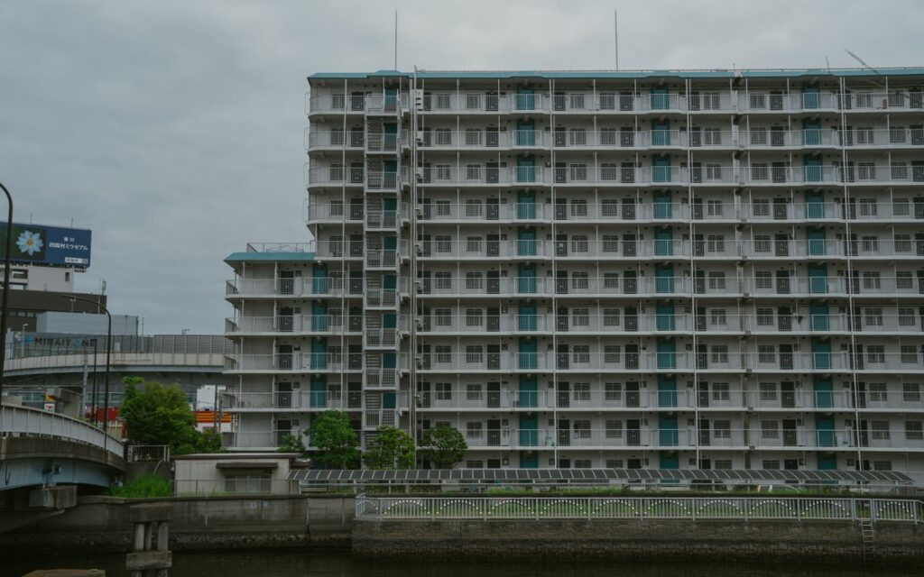 ワンルームマンション投資「修繕積立金の段階的値上げ」の罠|想定外のコスト増で収支が崩れる実態を大阪の不動産会社が解説