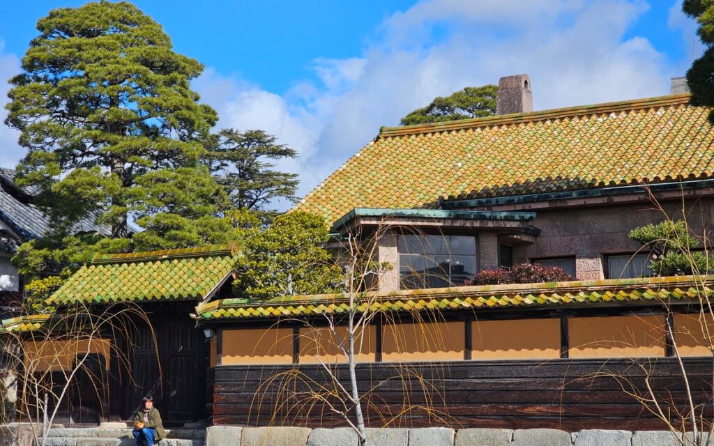 管理されていない空き家の外観