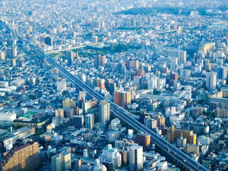 住宅が密集する大阪の街並み